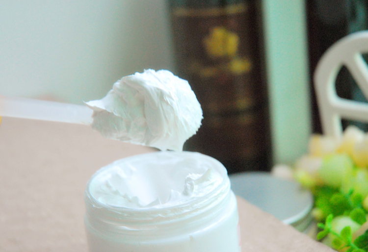 清潔面膜的(de)适合與使用(yòng)的(de)具體(tǐ)方法